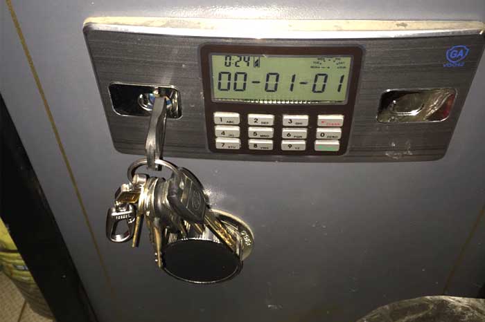 保险柜钥匙断在锁里怎么办 保险柜钥匙断在锁里怎么办